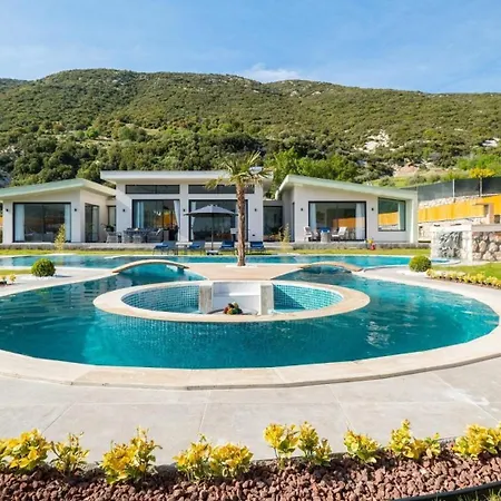 Villa Saribelen Village 3 Bedroom 8280